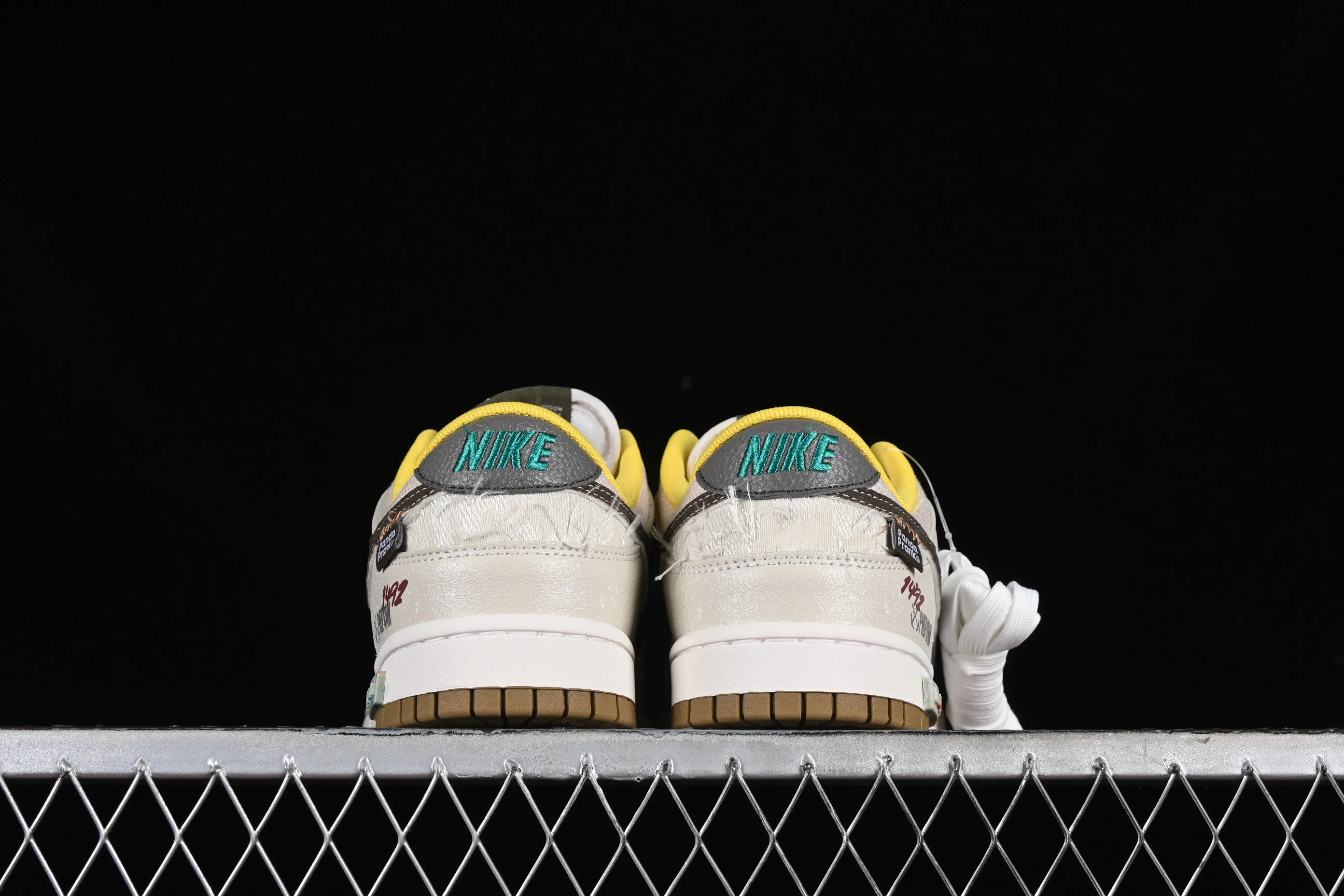 All Categories Nk SB Dunk Series Nk SB Dunk Low Low-top sneakers Nk Dunk Low Panda Prank Age of Sail Sail Yellow Brown SB strap low-top casual sneakers FV3629-371